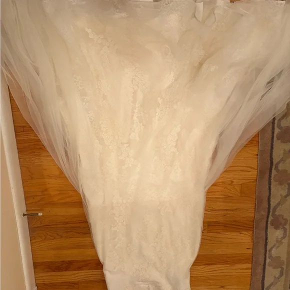 Vera Wang Strapless Lace Bridal Gown - Picture 12 of 12